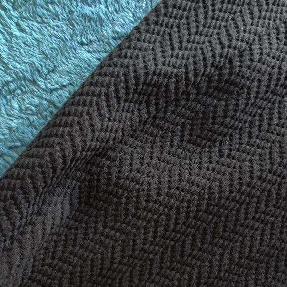 💚 Textured Little Black Midi Dress - Picture 3 of 9